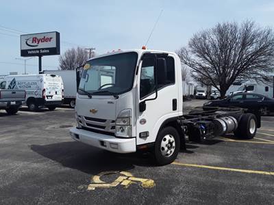 Chevrolet 4500HD Box Truck - 215HP, 6 Speed Automatic
