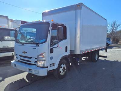 Chevrolet 4500HD 16 ft Box Truck - 215HP, 6 Speed Automatic, Roll up Door, Liftgate