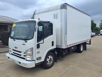 Chevrolet 4500HD 16 ft Box Truck - 215HP, 6 Speed Automatic, Roll up Door