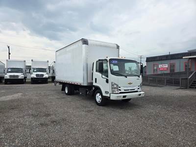 Chevrolet 4500HD 16 ft Box Truck - 215HP, 6 Speed Automatic, Roll up Door, Liftgate