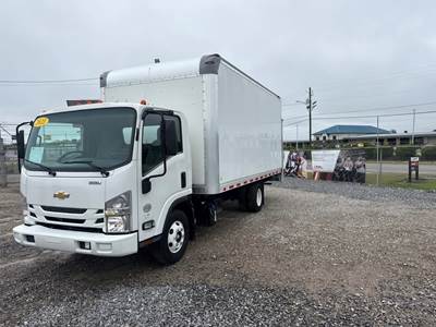 Chevrolet 4500HD 16 ft Box Truck - 215HP, 6 Speed Automatic, Roll up Door, Liftgate