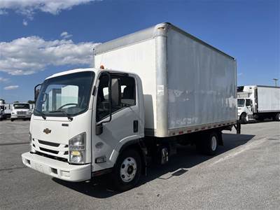 Chevrolet 4500HD 16 ft Box Truck - 215HP, 6 Speed Automatic, Roll up Door, Liftgate