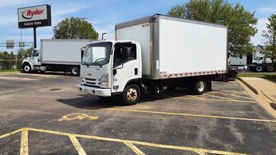Chevrolet 4500HD 16 ft Box Truck - 215HP, 6 Speed Automatic, Roll up Door