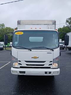 Chevrolet 4500HD 16 ft Box Truck - 215HP, 6 Speed Automatic, Roll up Door
