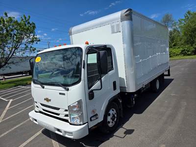 Chevrolet 4500HD 16 ft Box Truck - 215HP, 6 Speed Automatic, Roll up Door
