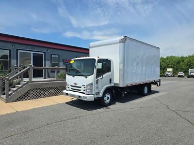 Chevrolet 4500HD 16 ft Box Truck - 215HP, 6 Speed Automatic, Roll up Door, Liftgate