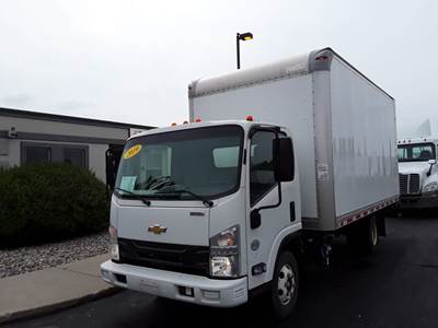 Chevrolet 4500HD 16 ft Box Truck - 215HP, 6 Speed Automatic, Roll up Door, Liftgate