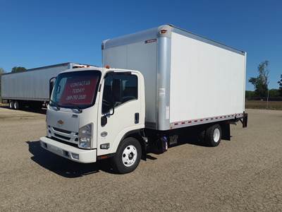 Chevrolet 4500HD 16 ft Box Truck - 215HP, 6 Speed Automatic, Roll up Door, Liftgate