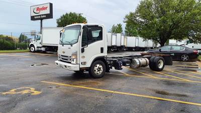 Chevrolet 4500HD Box Truck - 215HP, 6 Speed Automatic