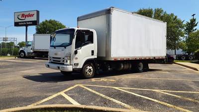 Chevrolet 4500HD 18 ft Box Truck - 215HP, 6 Speed Automatic, Roll up Door