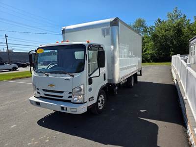 Chevrolet 4500HD 16 ft Box Truck - 215HP, 6 Speed Automatic, Roll up Door