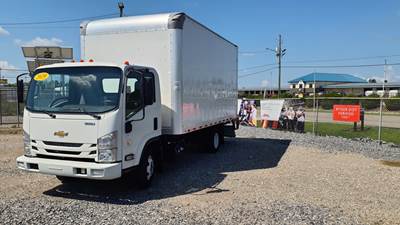 Chevrolet 4500HD 16 ft Box Truck - 215HP, 6 Speed Automatic, Roll up Door, Liftgate