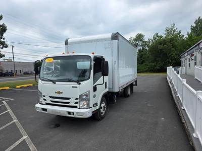 Chevrolet 4500HD 16 ft Box Truck - 215HP, 6 Speed Automatic, Roll up Door