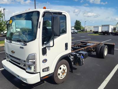 Chevrolet 4500HD Box Truck - 215HP, 6 Speed Automatic