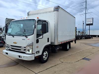 Chevrolet 4500HD 14 ft Box Truck - 215HP, 6 Speed Automatic, Roll up Door, Liftgate