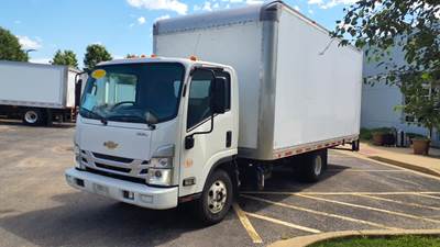 Chevrolet 4500HD 18 ft Box Truck - 215HP, 6 Speed Automatic, Roll up Door