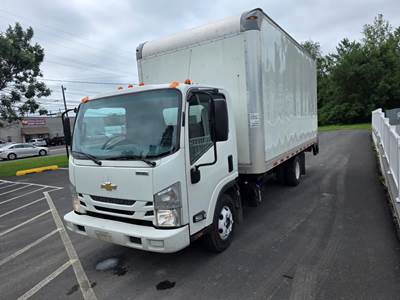 Chevrolet 4500HD 16 ft Box Truck - 215HP, 6 Speed Automatic, Roll up Door, Liftgate