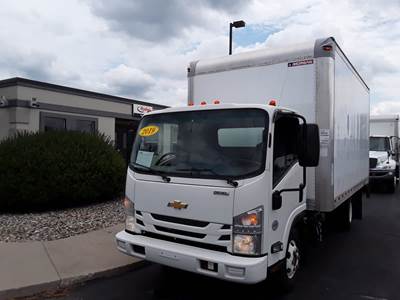 Chevrolet 4500HD 16 ft Box Truck - 215HP, 6 Speed Automatic, Roll up Door, Liftgate
