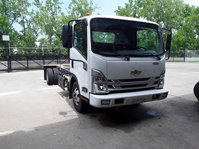 Chevrolet 4500HD Box Truck - 215HP, 6 Speed Automatic