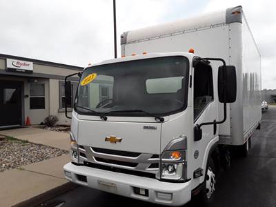 Chevrolet 4500HD 18 ft Box Truck - 215HP, 6 Speed Automatic, Roll up Door