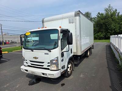 Chevrolet 4500HD 16 ft Box Truck - 215HP, 6 Speed Automatic, Roll up Door