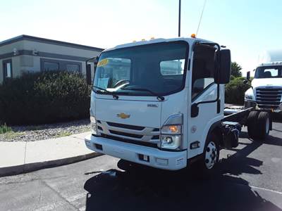 Chevrolet 4500HD Box Truck - 215HP, 6 Speed Automatic