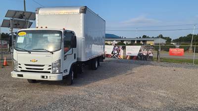 Chevrolet 4500HD 16 ft Box Truck - 215HP, 6 Speed Automatic, Roll up Door, Liftgate