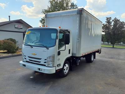 Chevrolet 4500HD 16 ft Box Truck - 215HP, 6 Speed Automatic, Roll up Door, Liftgate