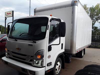 Chevrolet 4500HD 18 ft Box Truck - 215HP, 6 Speed Automatic, Roll up Door