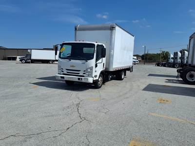 Chevrolet 4500HD 16 ft Box Truck - 215HP, 6 Speed Automatic, Roll up Door, Liftgate