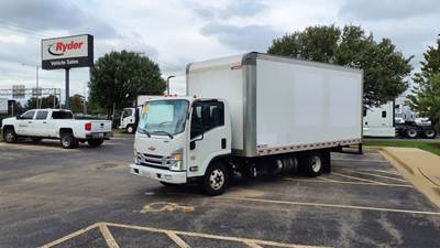 Chevrolet 4500HD 18 ft Box Truck - 215HP, 6 Speed Automatic, Roll up Door