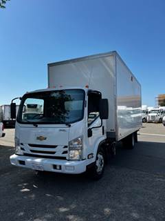 Chevrolet 4500XD 20 ft Box Truck - 6 Speed Automatic, Roll up Door