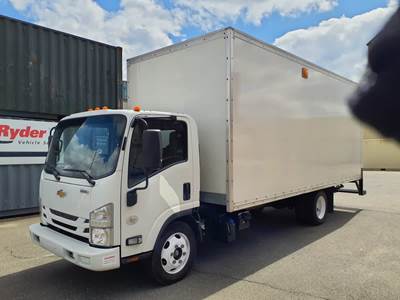 Chevrolet 4500XD 20 ft Box Truck - 215HP, 6 Speed Automatic, Roll up Door