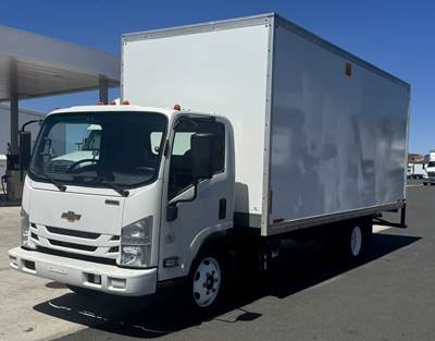 Chevrolet 4500XD 20 ft Box Truck - 215HP, 6 Speed Automatic, Roll up Door