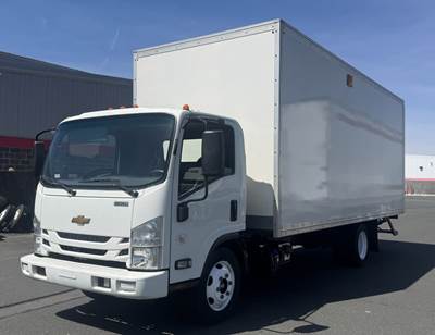 Chevrolet 4500XD 20 ft Box Truck - 215HP, 6 Speed Automatic, Roll up Door