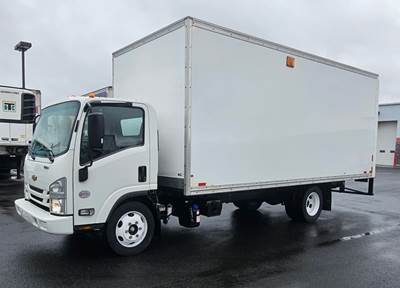 Chevrolet 4500XD 20 ft Box Truck - 215HP, 6 Speed Automatic, Roll up Door
