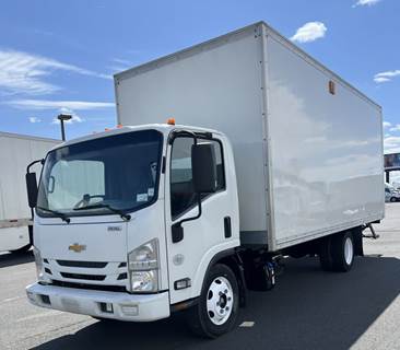 Chevrolet 4500XD 20 ft Box Truck - 215HP, 6 Speed Automatic, Roll up Door