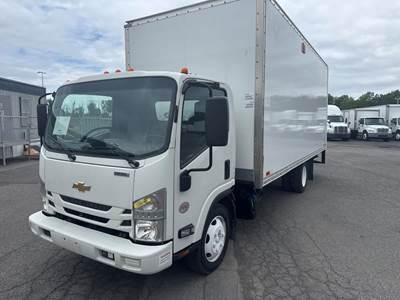Chevrolet 4500XD 20 ft Box Truck - 215HP, 6 Speed Automatic, Roll up Door
