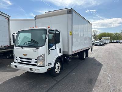 Chevrolet LCF5500HD 18 ft Box Truck - 215HP, 6 Speed Automatic, Roll up Door, Liftgate