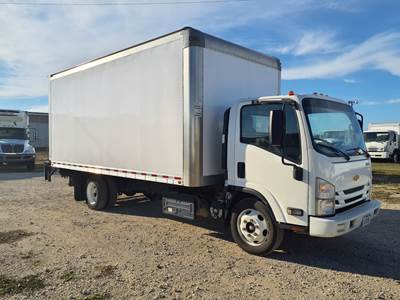 Chevrolet LCF5500HD 18 ft Box Truck - 215HP, 6 Speed Automatic, Roll up Door, Liftgate