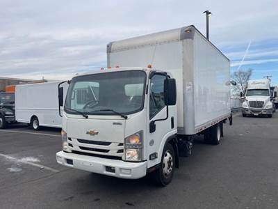 Chevrolet LCF5500HD 18 ft Box Truck - 215HP, 6 Speed Automatic, Roll up Door, Liftgate