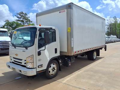 Chevrolet LCF5500HD 18 ft Box Truck - 215HP, 6 Speed Automatic, Roll up Door, Liftgate
