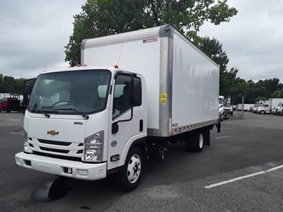 Chevrolet LCF5500HD 18 ft Box Truck - 215HP, 6 Speed Automatic, Roll up Door, Liftgate