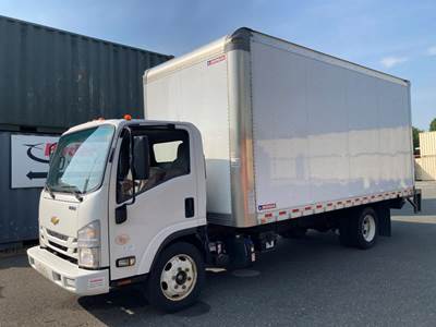 Chevrolet LCF5500HD 18 ft Box Truck - 215HP, 6 Speed Automatic, Roll up Door, Liftgate