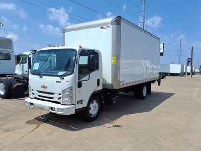 Chevrolet LCF5500HD 18 ft Box Truck - 215HP, 6 Speed Automatic, Roll up Door, Liftgate