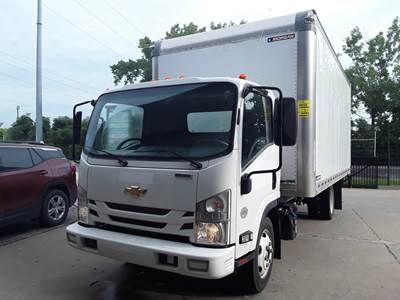 Chevrolet LCF5500HD 18 ft Box Truck - 215HP, 6 Speed Automatic, Roll up Door, Liftgate