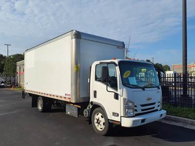 Chevrolet LCF5500HD 18 ft Box Truck - 215HP, 6 Speed Automatic, Roll up Door, Liftgate