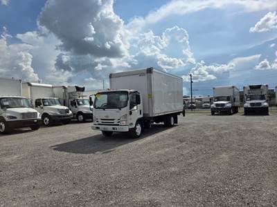 Chevrolet LCF5500HD 18 ft Box Truck - 215HP, 6 Speed Automatic, Roll up Door, Liftgate