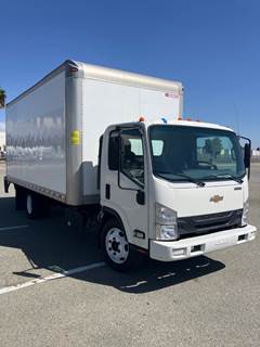 Chevrolet LCF5500HD 18 ft Box Truck - 215HP, 6 Speed Automatic, Roll up Door, Liftgate