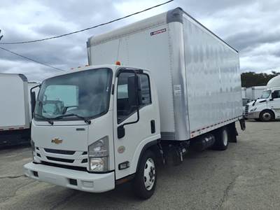 Chevrolet LCF5500XD 18 ft Box Truck - 215HP, 6 Speed Automatic, Roll up Door, Liftgate